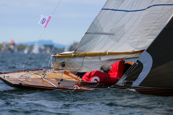 Dritter Tag der Bodenseewoche mit Harbour Race, Oldtimmer-Automobilen und den "Pipes of Konstanz"